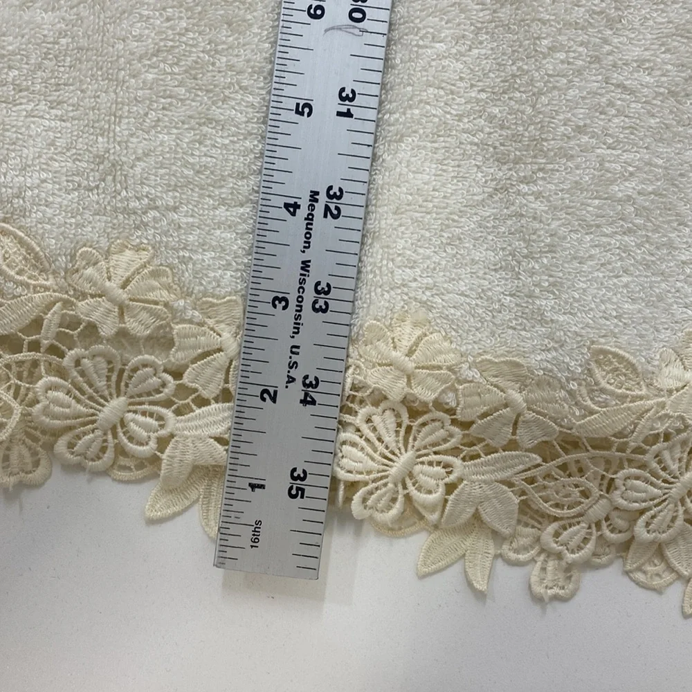 Vintage Cream Wrap Towel Floral Embroidered Flirty‎ feminine Women's S/M